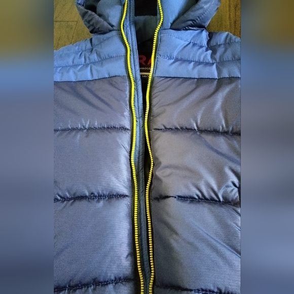 Puffer Jacket. NWT. - Picture 8 of 16